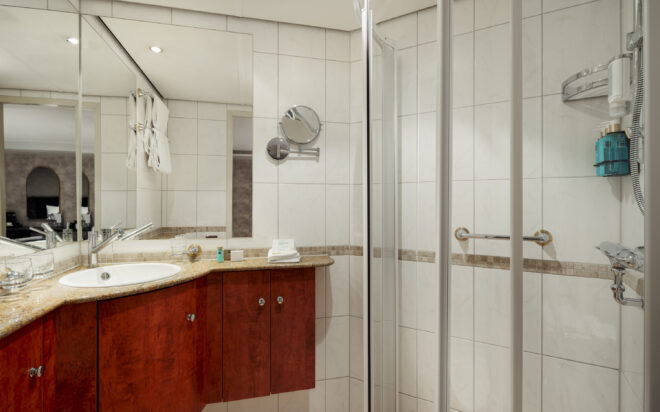 GLORIA_Bathroom Junior Suite (1)