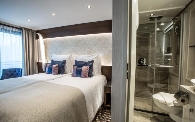 VIVA MOMENTS_Cabin with French Balcony (2BR, 2BD) (4)