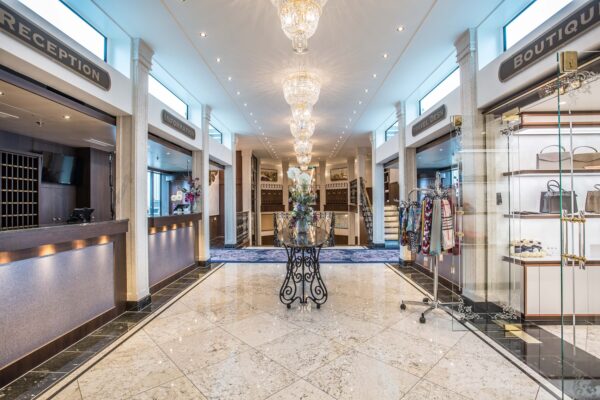 VIVA MOMENTS_Lobby (3)
